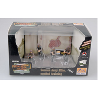 Easy Model 1/35 WWII German Soldiers Waffen SS Combat Training, 1941 (4 Fig) Assembled Model [33602]